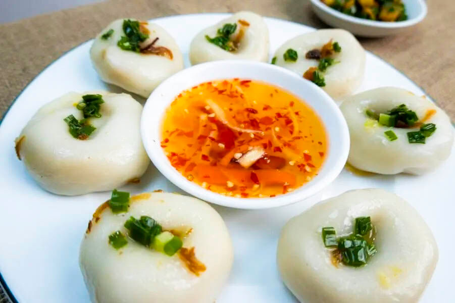 Learn Hue’s culinary heritage with expert insights